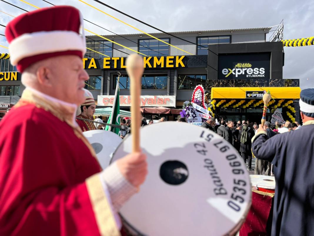 Konya’daki bu konumda 70 TL’ye etliekmek satılıyor 4